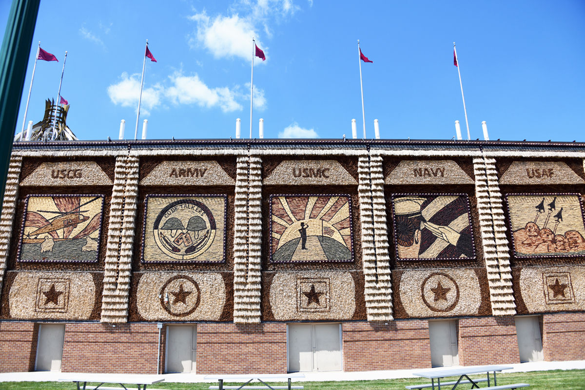 124 This years murals paid tribute to the military.JPG